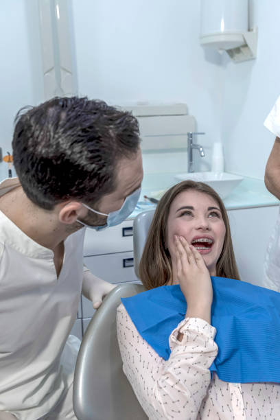 Best Weekend Emergency Dentist in Vamo, FL